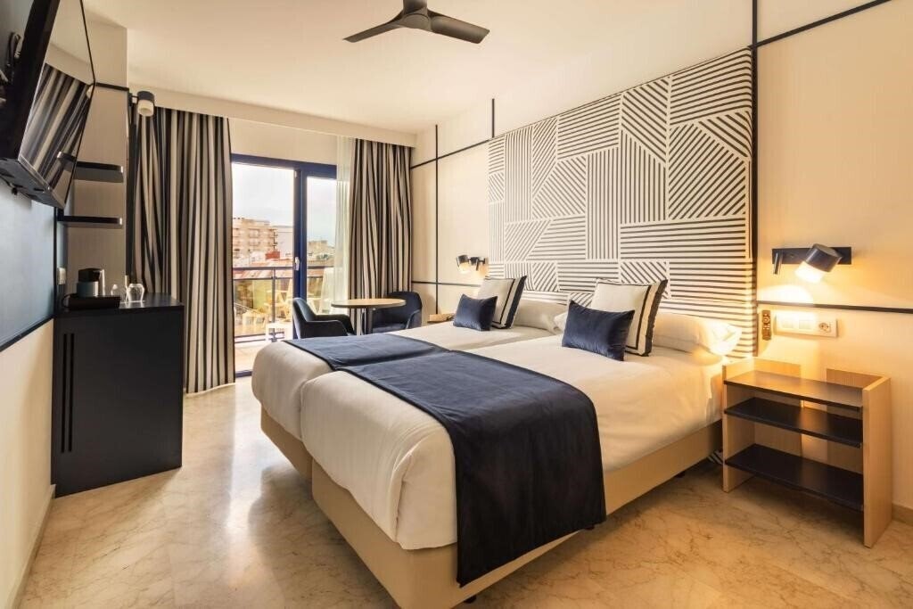 Готель Yaramar 4*