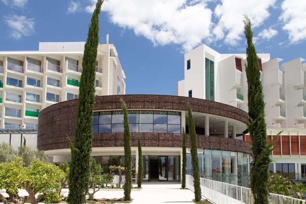 Отель Higueron Curio Collection By Hilton (ex. Doubletree By Hilton Resort & Spa Reserva Higueron) 5*