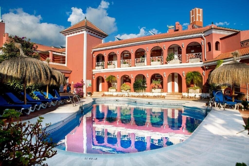 Hotel Los Arcos Nerja 3*