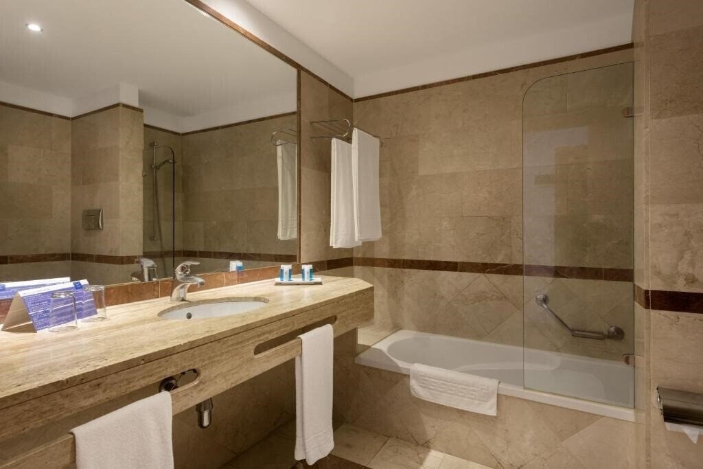 Фотографія VIK Gran 4*