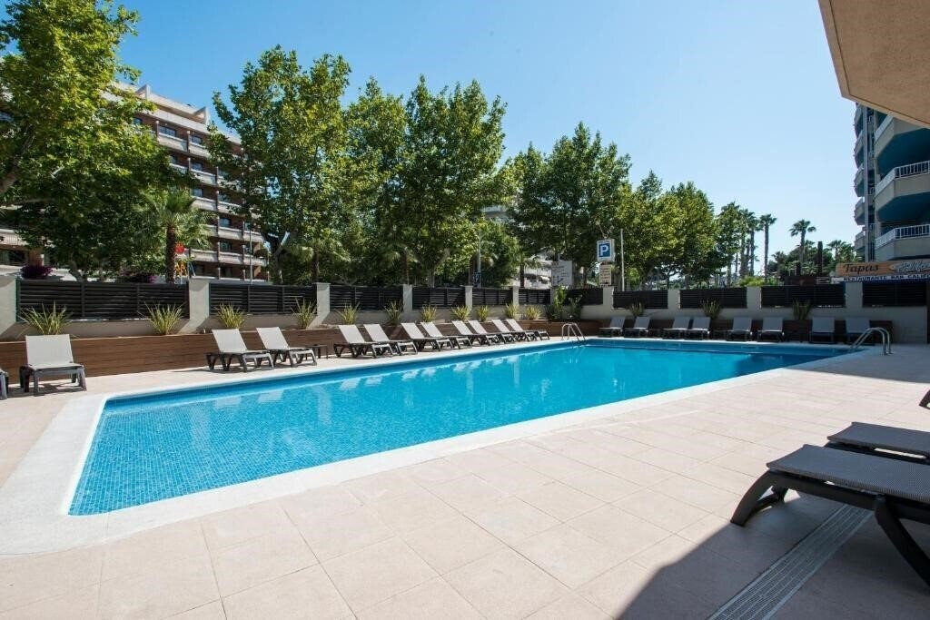 Hotel California Iii/Iv 3*