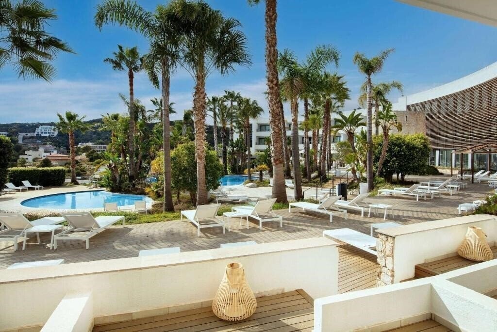 Отель Dolce Sitges 4*