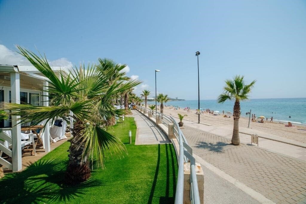 Hotel Alannia Costa Dorada 3*