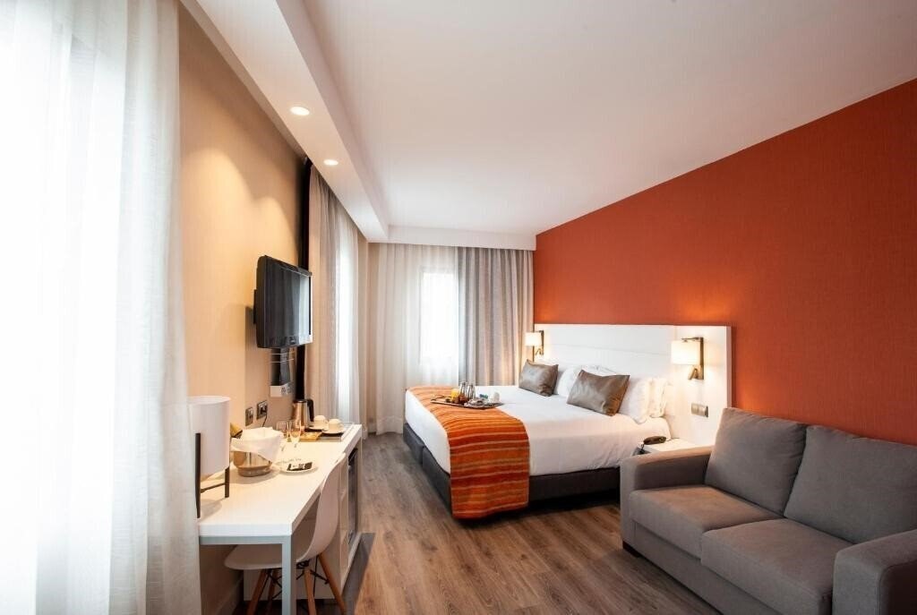 Фото Catalonia Conde De Floridablanca 4*