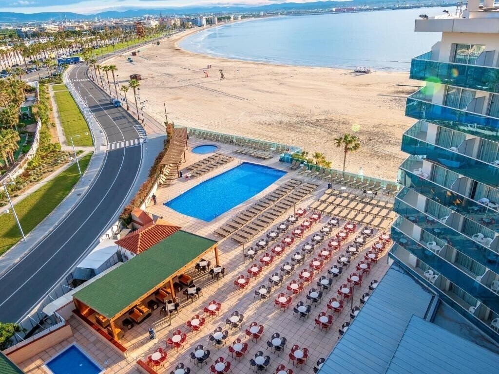 Готель Golden Donaire Beach 4*