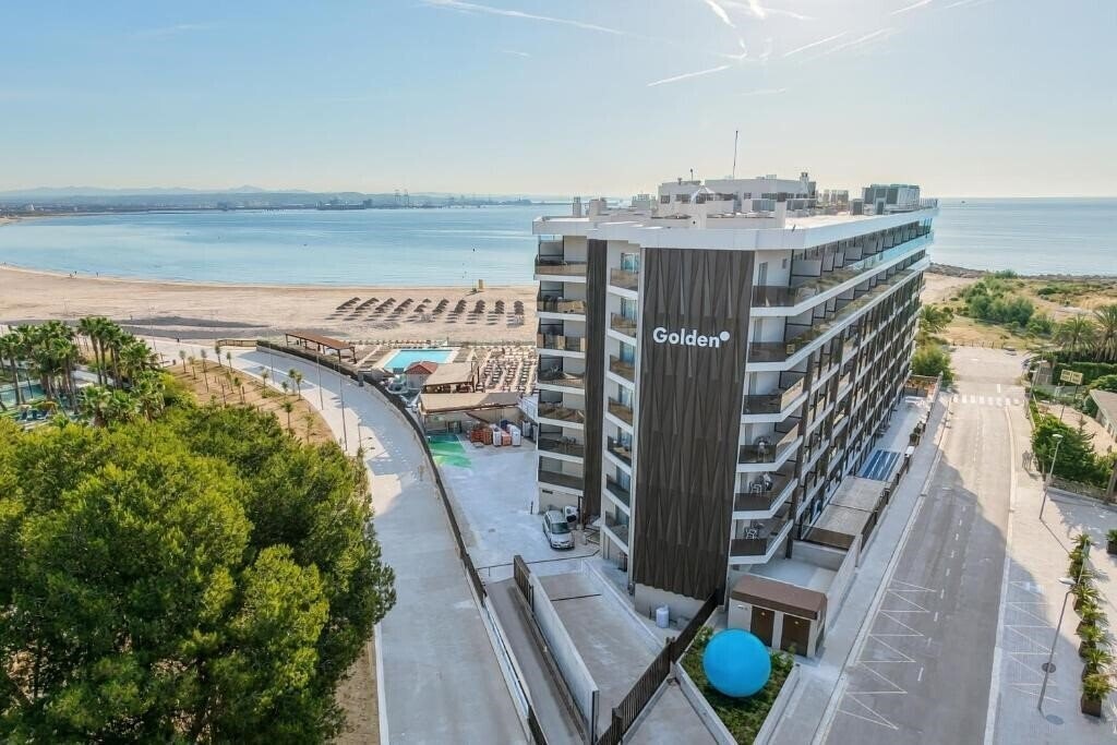 Готель Golden Donaire Beach 4*