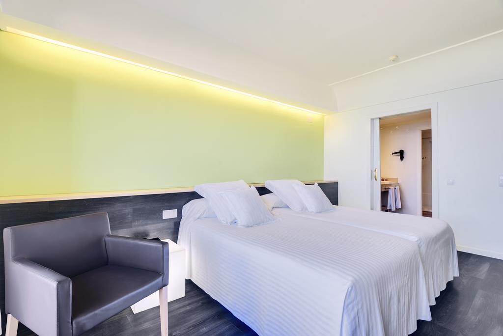 Фото Barcelo Lanzarote Active Resort (ex. Occidental Lanzarote Playa, Occidental Lanzarote Mar, Oasis de Lanzarote, Be Live Family Lanzarote Resort) 4*