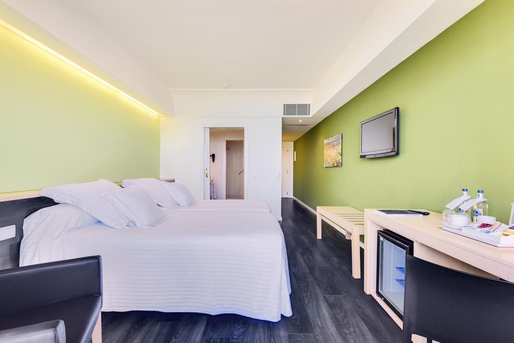 Фотография Barcelo Lanzarote Active Resort (ex. Occidental Lanzarote Playa, Occidental Lanzarote Mar, Oasis de Lanzarote, Be Live Family Lanzarote Resort) 4*