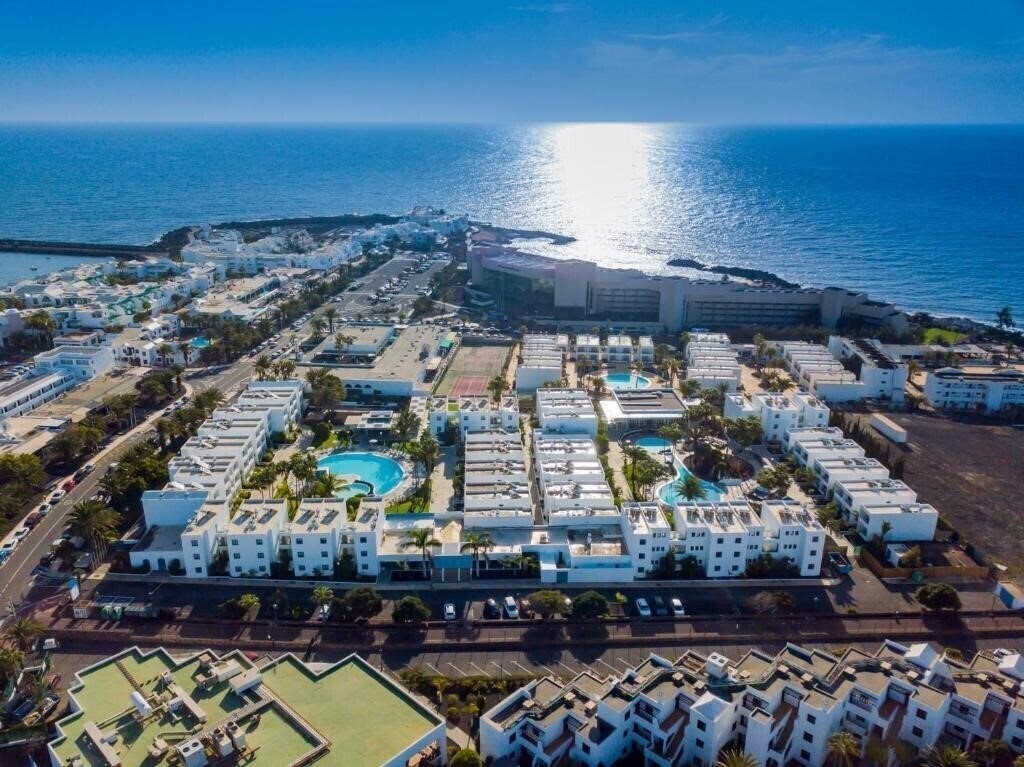 Готель Oasis Lanz Beach Mate 4*
