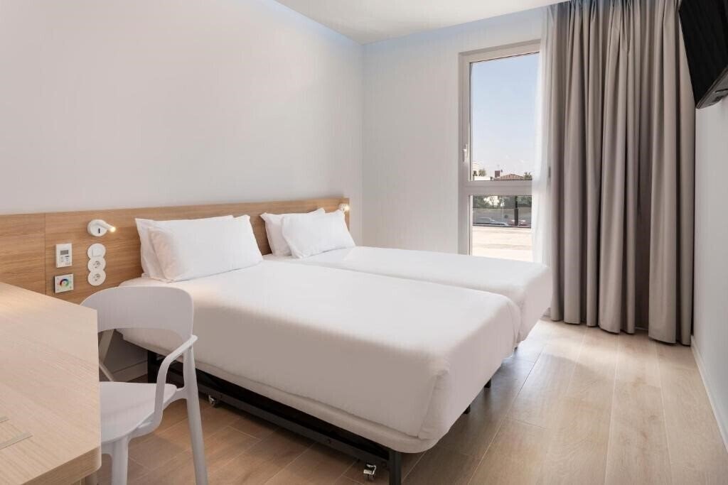 Zdjęcia B&B Hotel Lleida (ex. Hotel Ciudad de Lleida) 3*