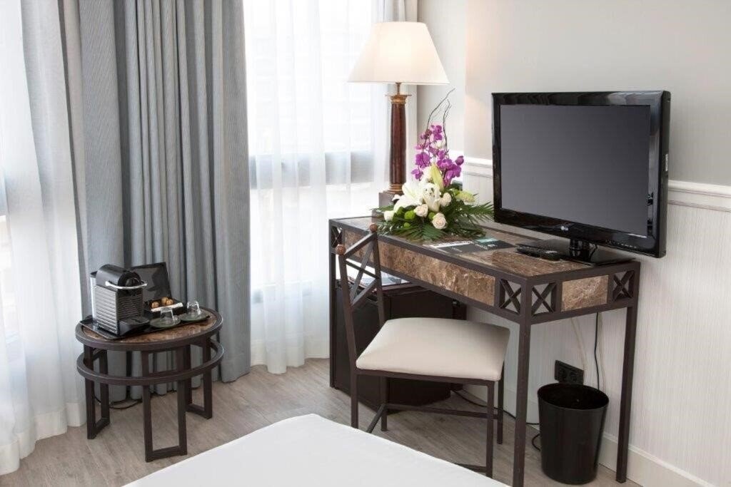 Фотографія Husa Gran Via 4*
