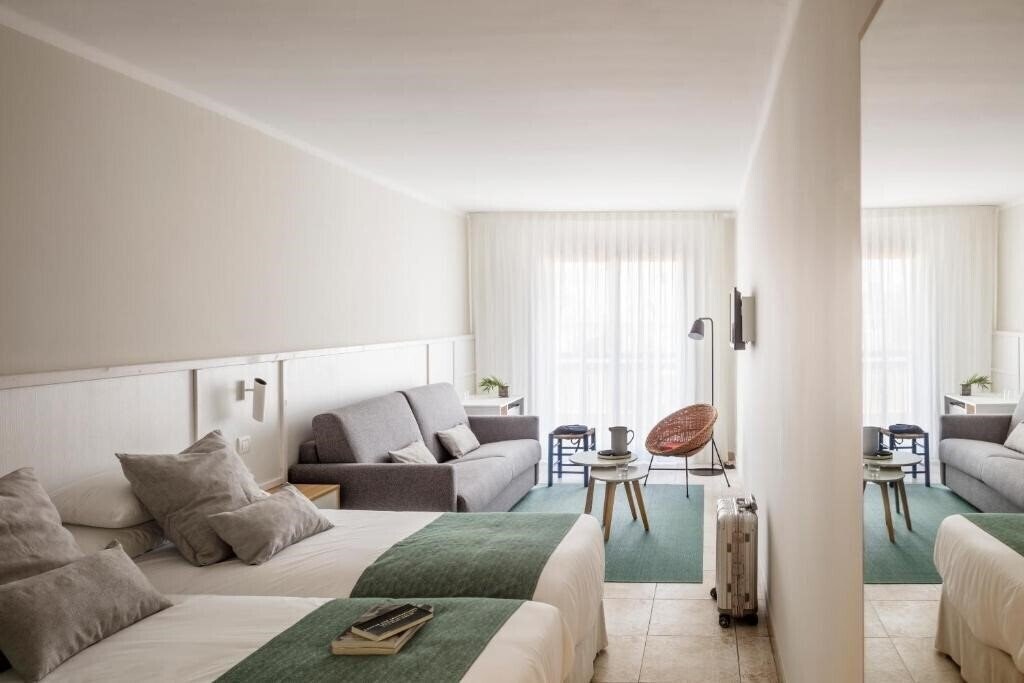 Отель Aqua Hotel Bertran 4*