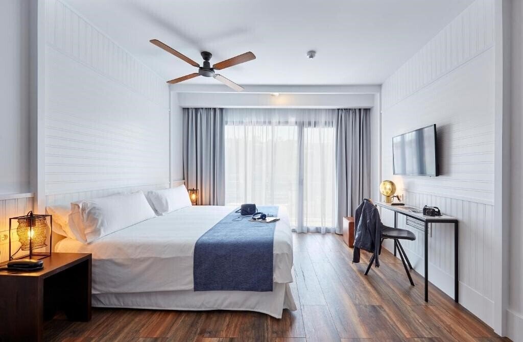 Фото Gran Hotel Flamingo 4*
