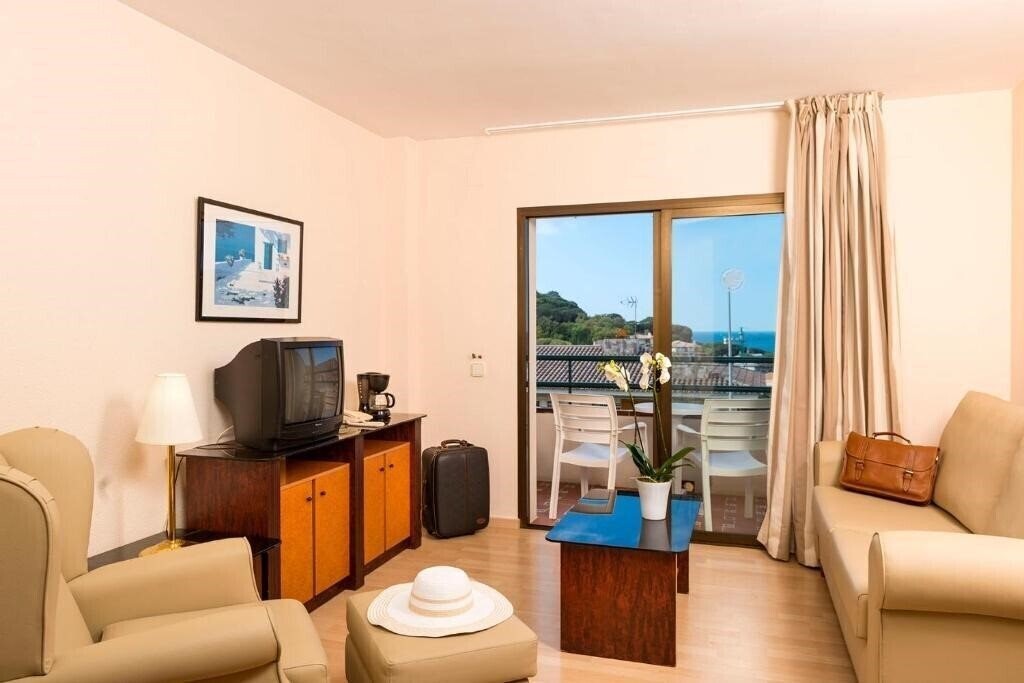 Картинка Apartamentos Guitart Lloret De Mar (ex. Guitart Park IV Apartotel) 3*