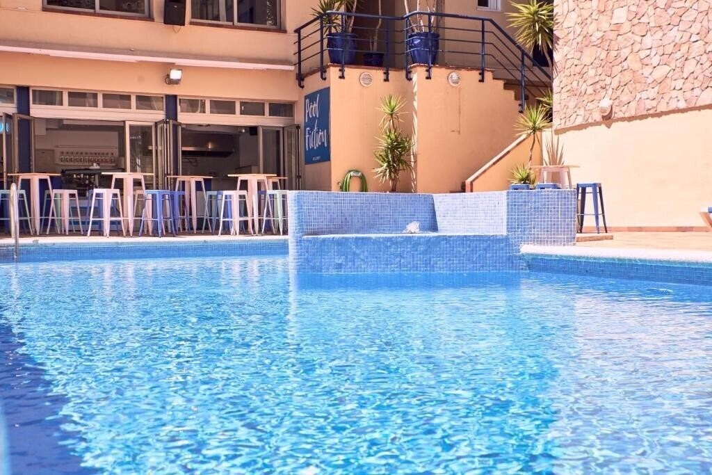 Hotel Checkin Caribe (Youth Only) 3*