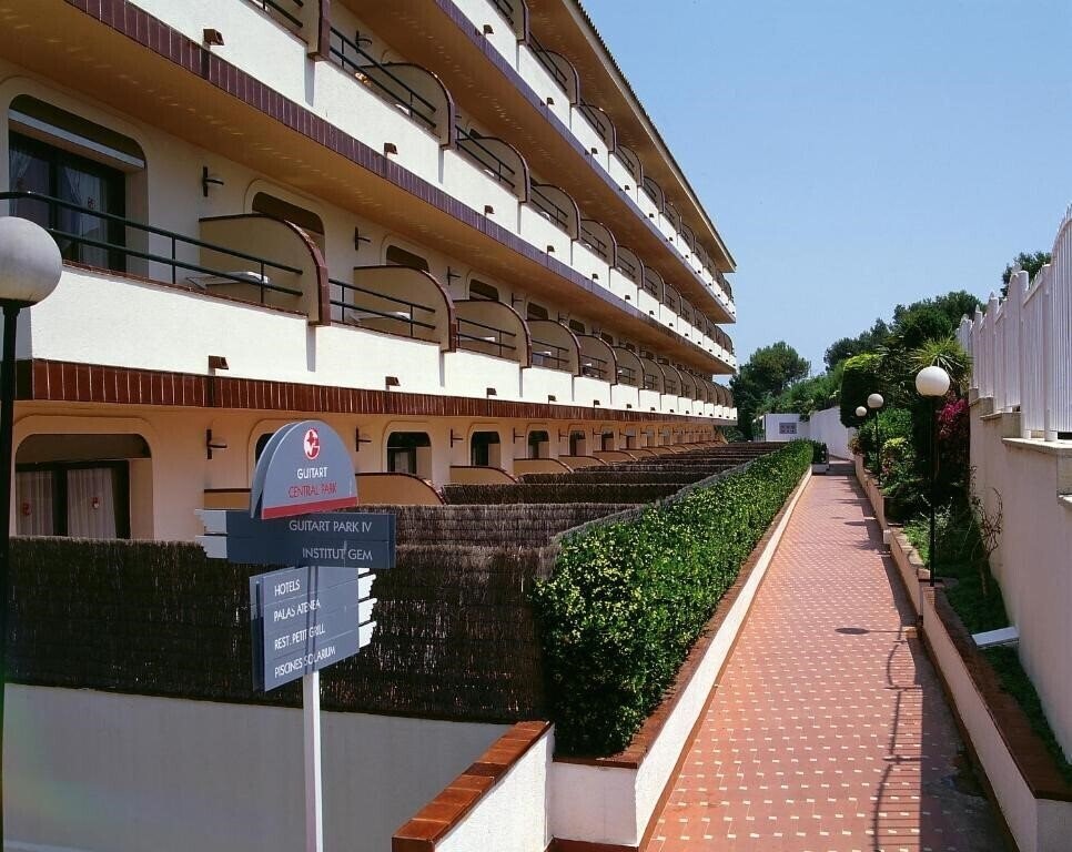 Готель Apartamentos Guitart 3*