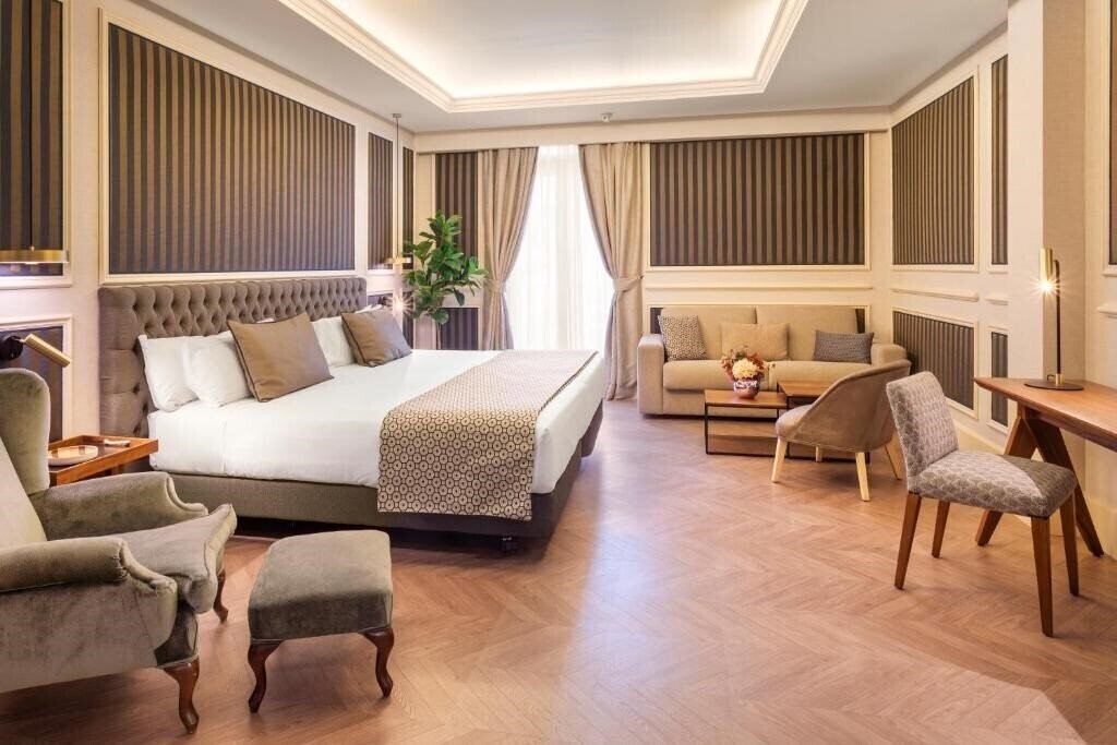 Hotel Catalonia Las Cortes 4*