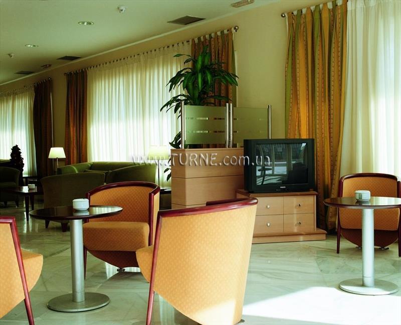 Фото NH Barajas 3*