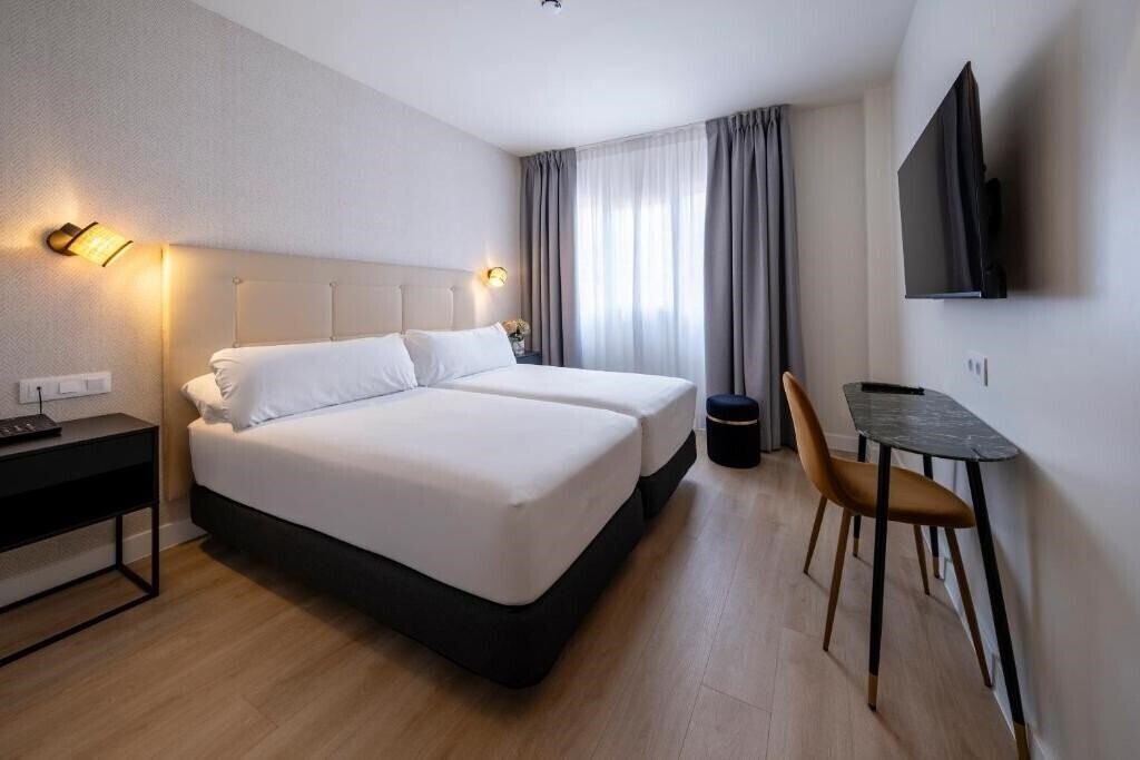 Hotel Cisneros 3*