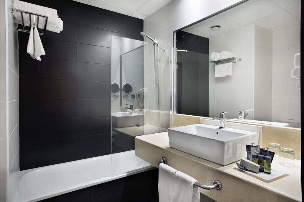 Zdjęcie Chamartin The One (ex. Hotel Weare Chamartin) 4*