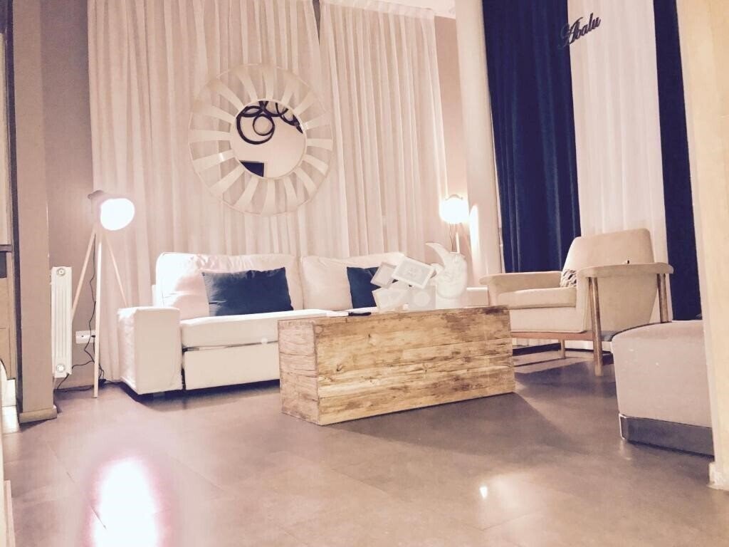 Готель Abalu Suites Madrid 3*