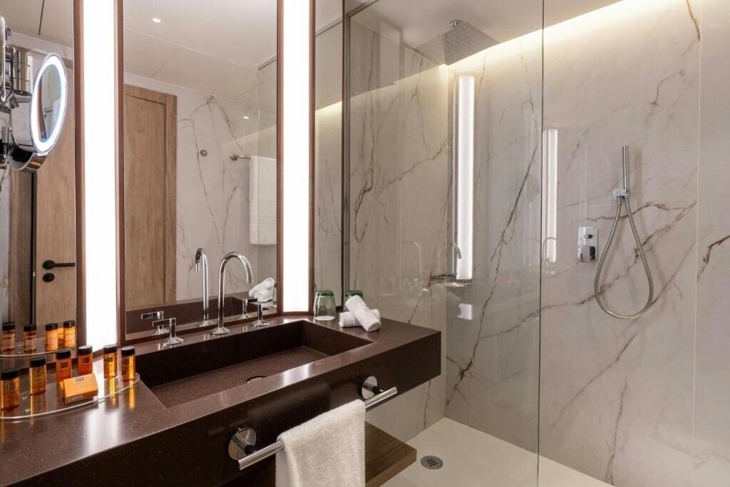 Фотография Courtyard By Marriott Madrid Princesa 4*