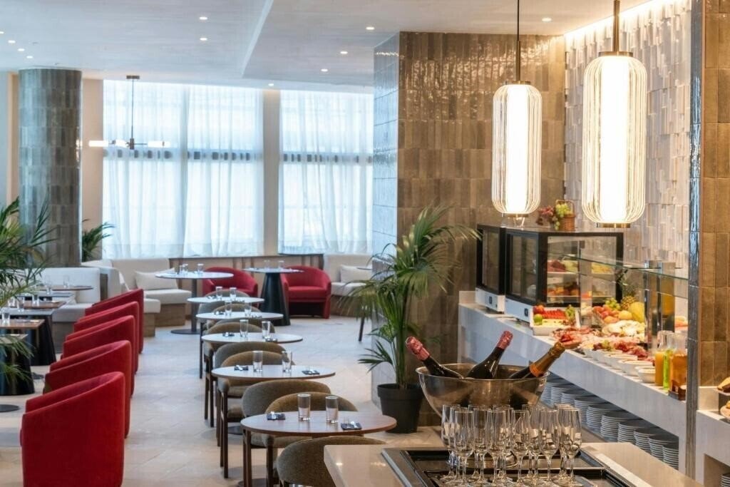Изображение Courtyard By Marriott Madrid Princesa 4*