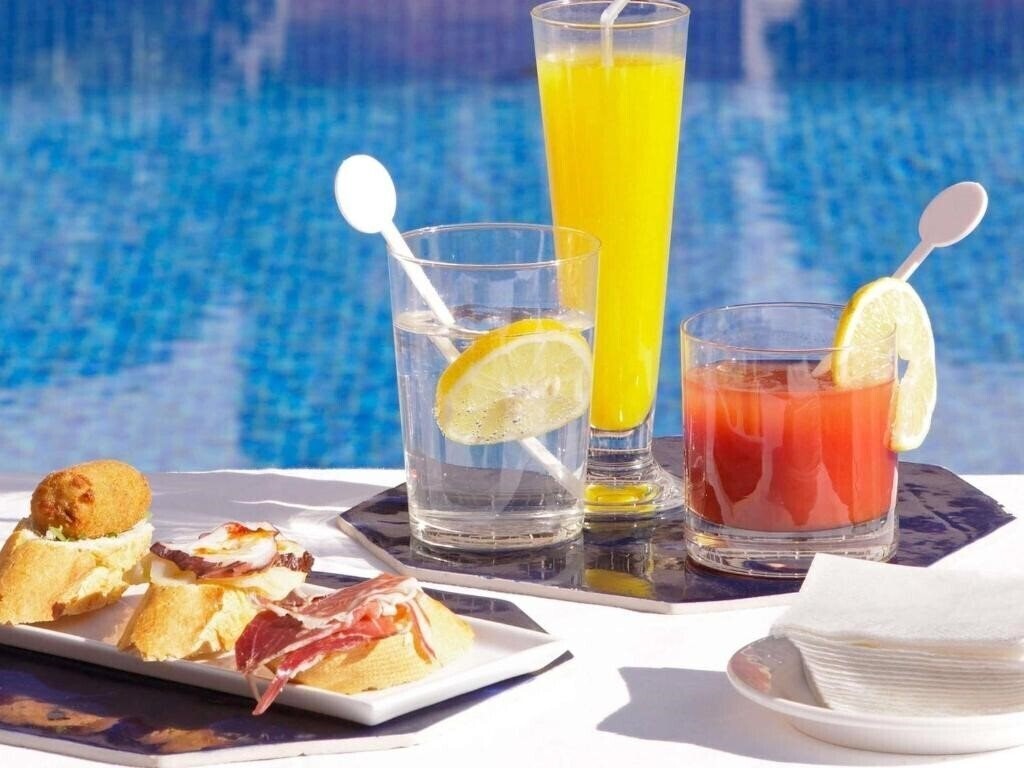 Картинка Pullman Madrid Airport & Feria 4*