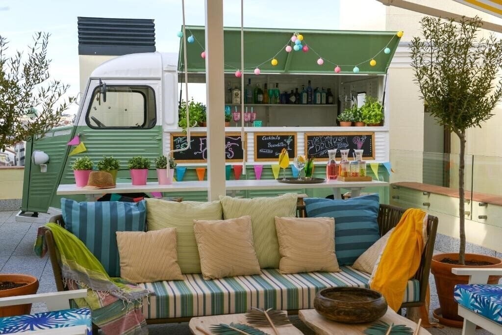 Hotel Vincci The Mint 4*