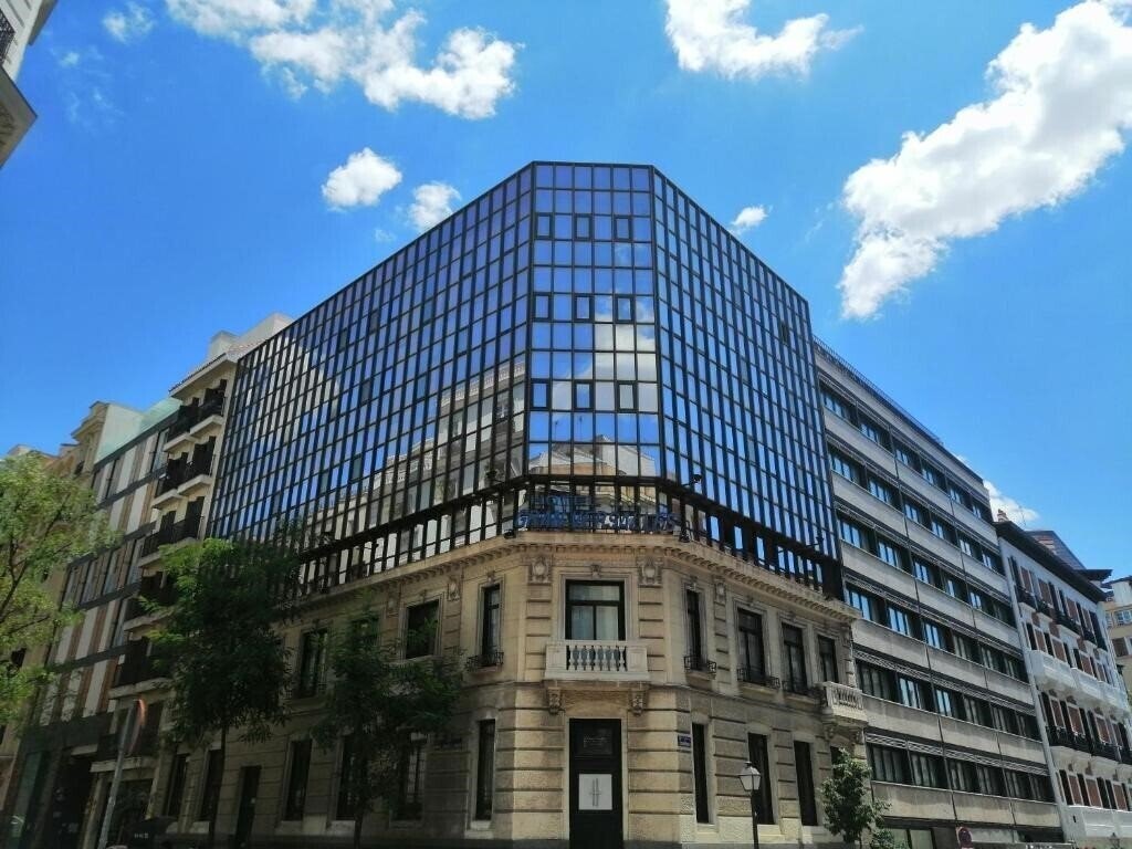 Готель Gran Versalles 4*