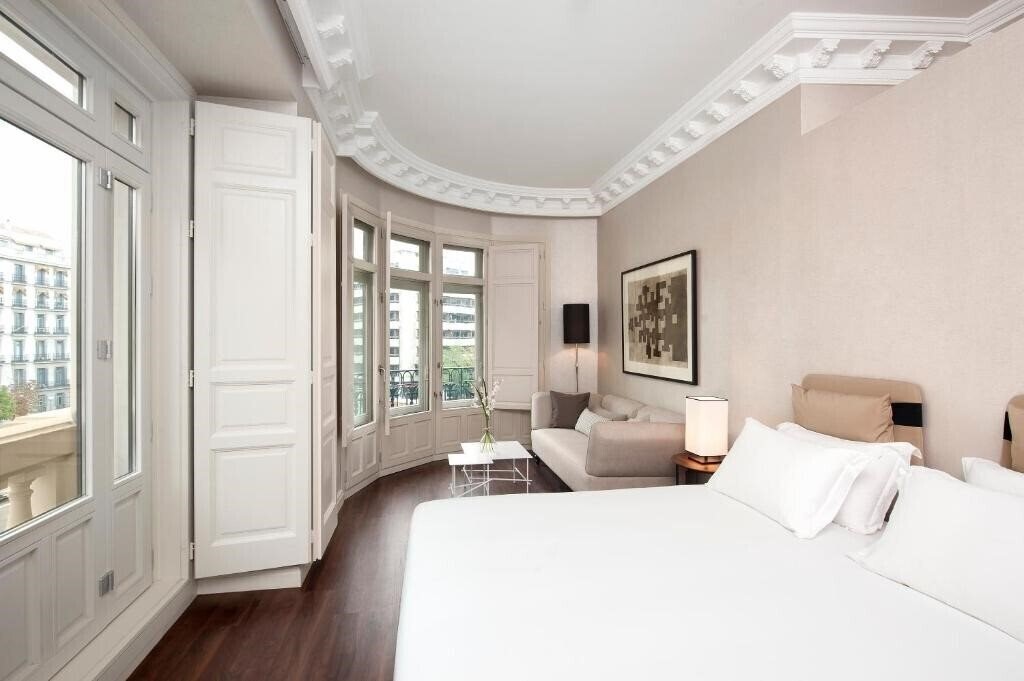 Отель Innside Madrid Genova 4*