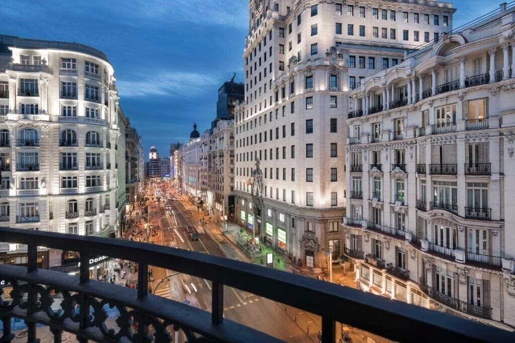 Hotel Nh Collection Madrid Gran Via 4*