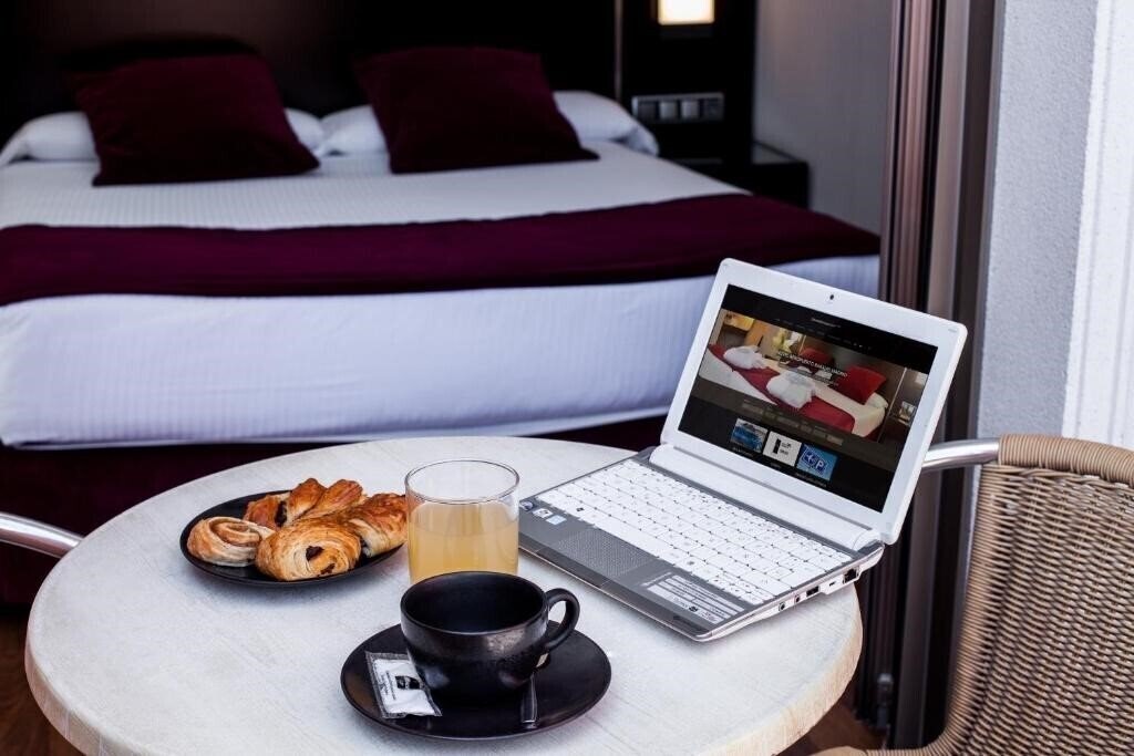 Hotel Clement Barajas 4*
