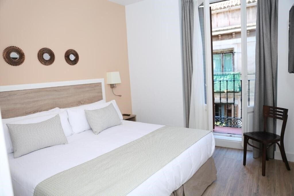 Hotel New Point Madrid Opera 3*