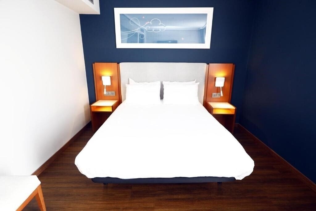 Готель Travelodge Madrid Coslada Airport 3*