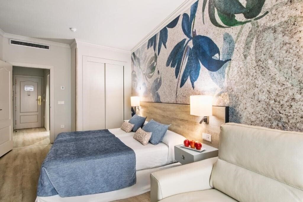 Готель Salles Hotel Malaga Centro 4*