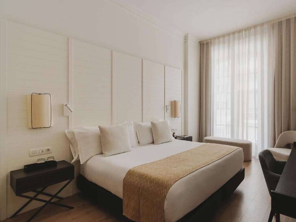 Hotel Catalonia Molina Lario 4*