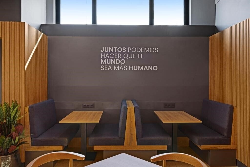 Отель B&B Hotel Malaga Centro 3*