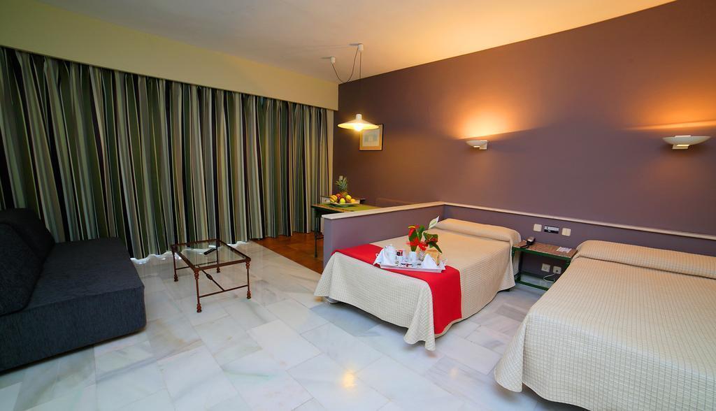 Готель Pyr Marbella APT 3*