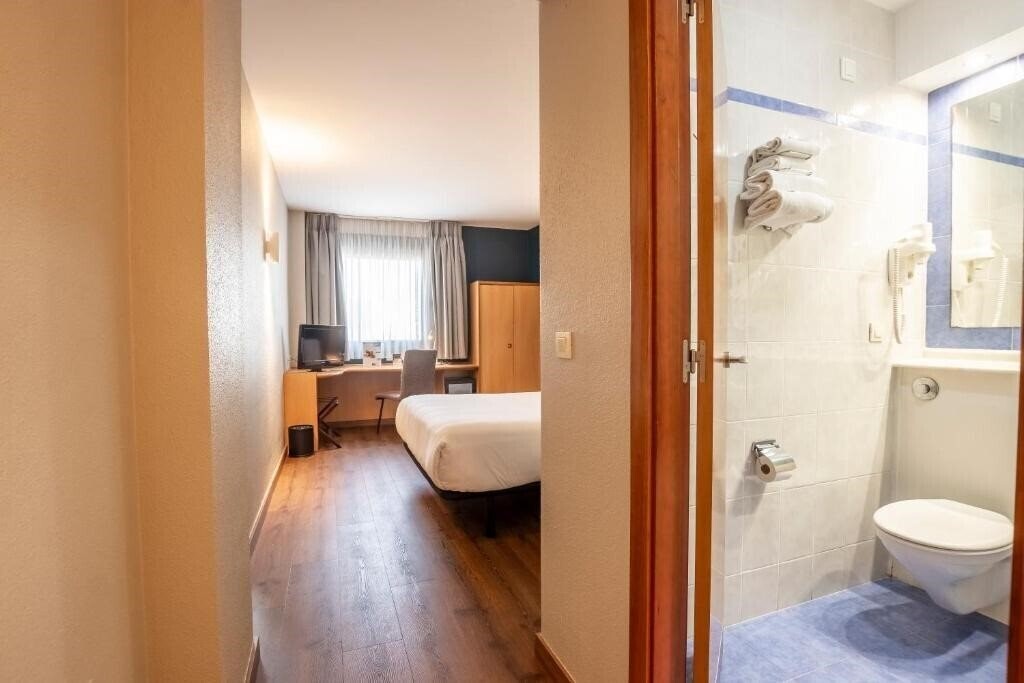 Фотографія Travelodge Murcia (ex. Campanile Murcia) 2*