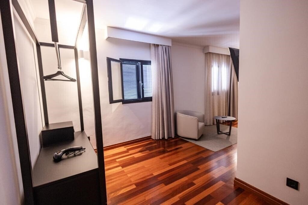 Zdjęcie Escuela Santa Brigida 4*
