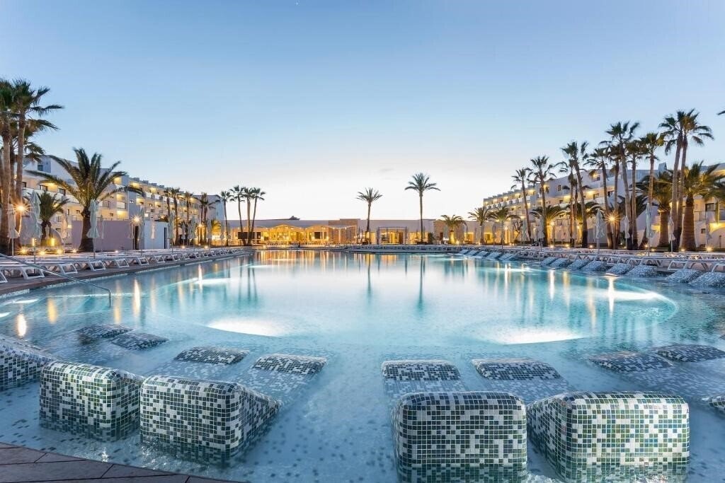 Фотографія Grand Palladium White Island Resort & SPA 5*