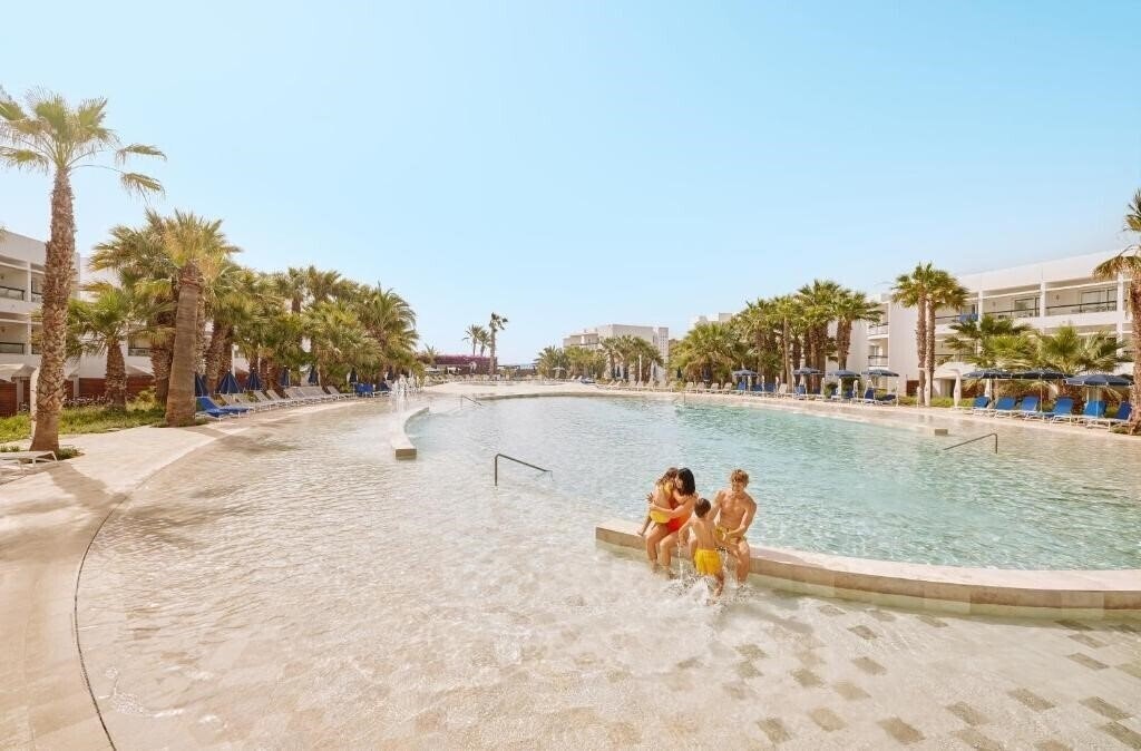 Готель Grand Palladium Select Palace Ibiza 5*