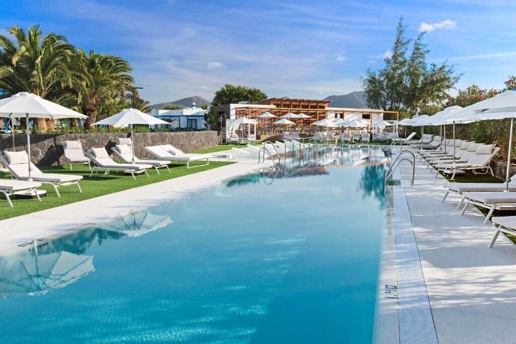 Готель Elba Premium Suites 4*
