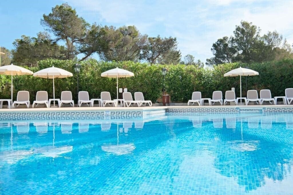 Готель Azuline Hotel Bahamas 3*