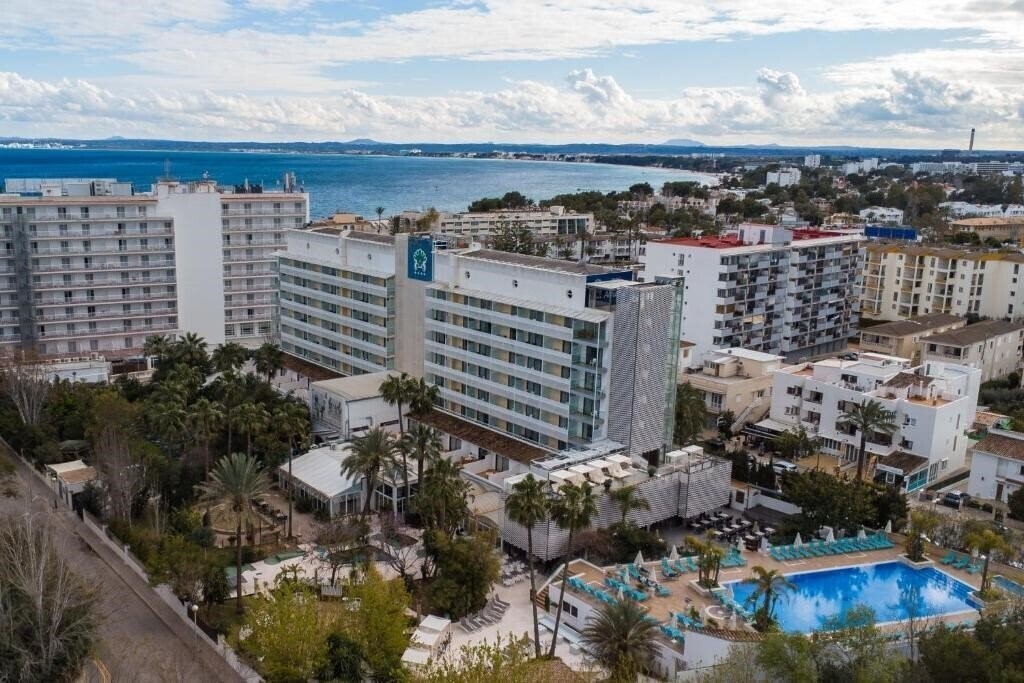 Отель Bahia De Alcudia 4*