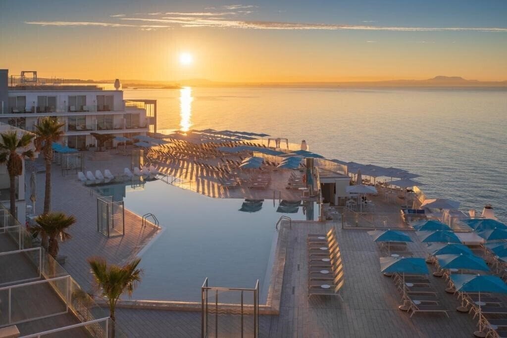 Готель Elba Sunset 4*