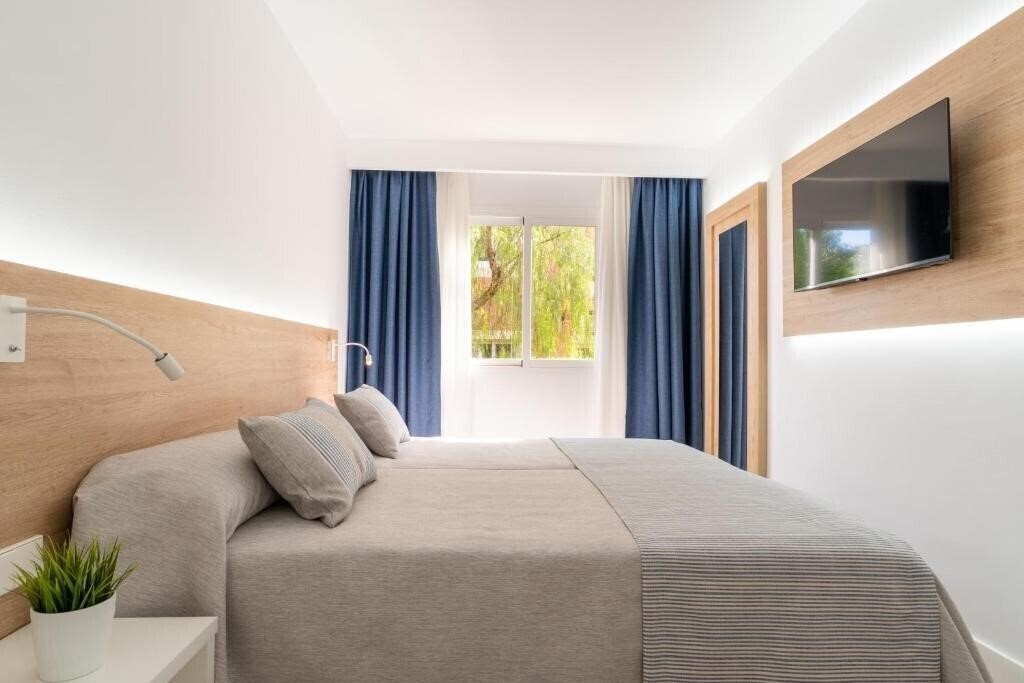 Zdjęcie Aparthotel Ciudad Laurel 3*