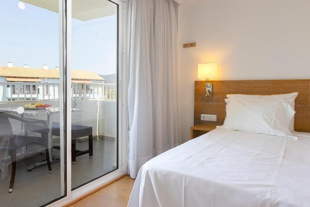 Фотографія Hipotels Cala Bona Club 4*