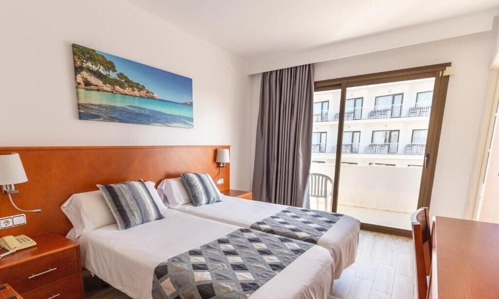 Zdjęcie R2 Veronica (ex. Veronica) 3*